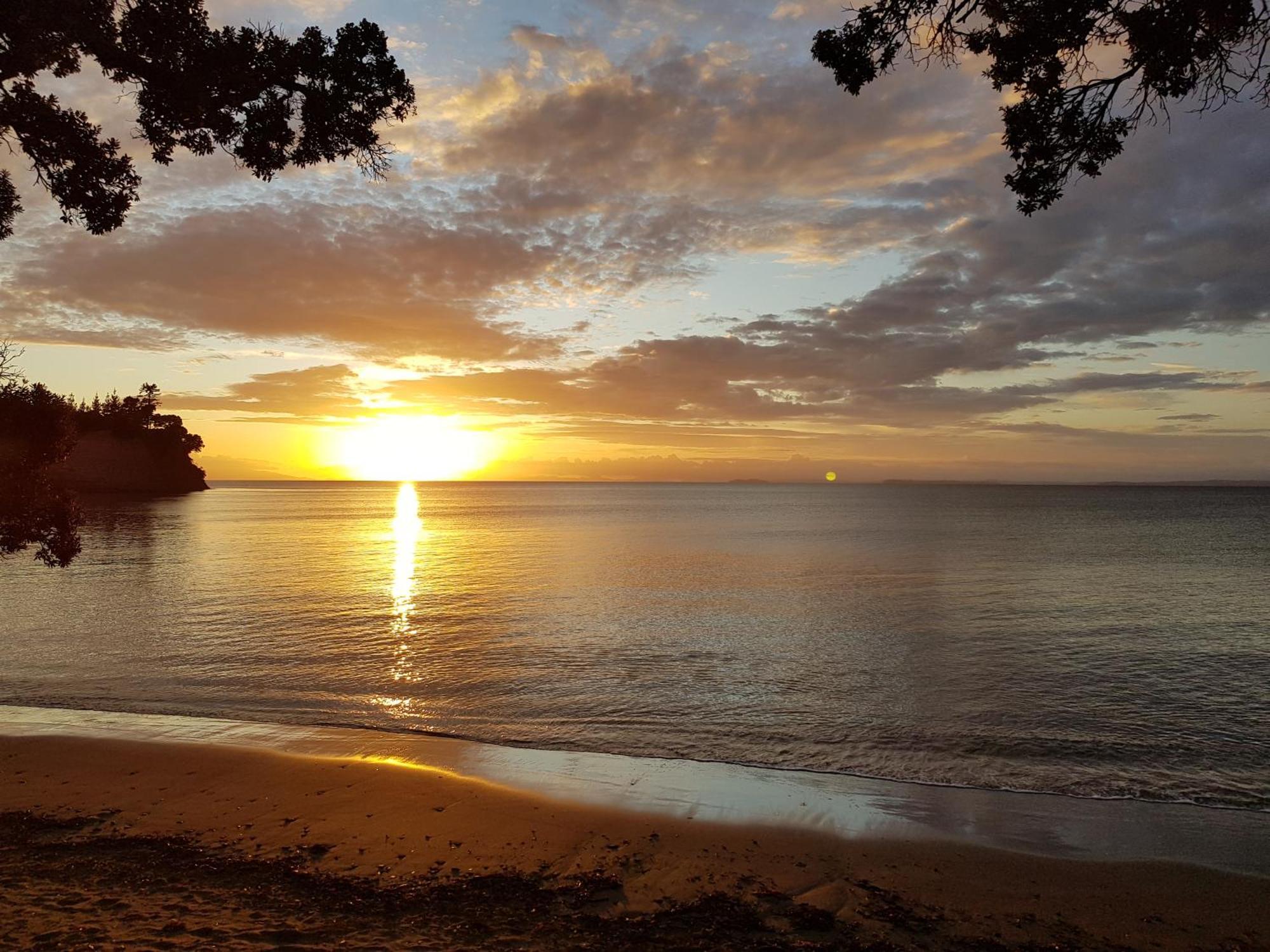 Whangaparaoa Lodge Экстерьер фото