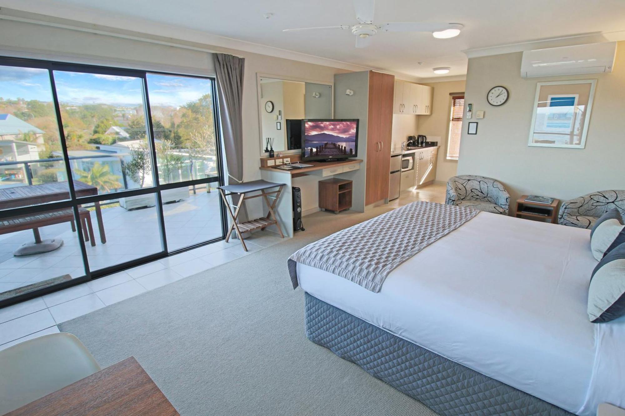 Whangaparaoa Lodge Экстерьер фото