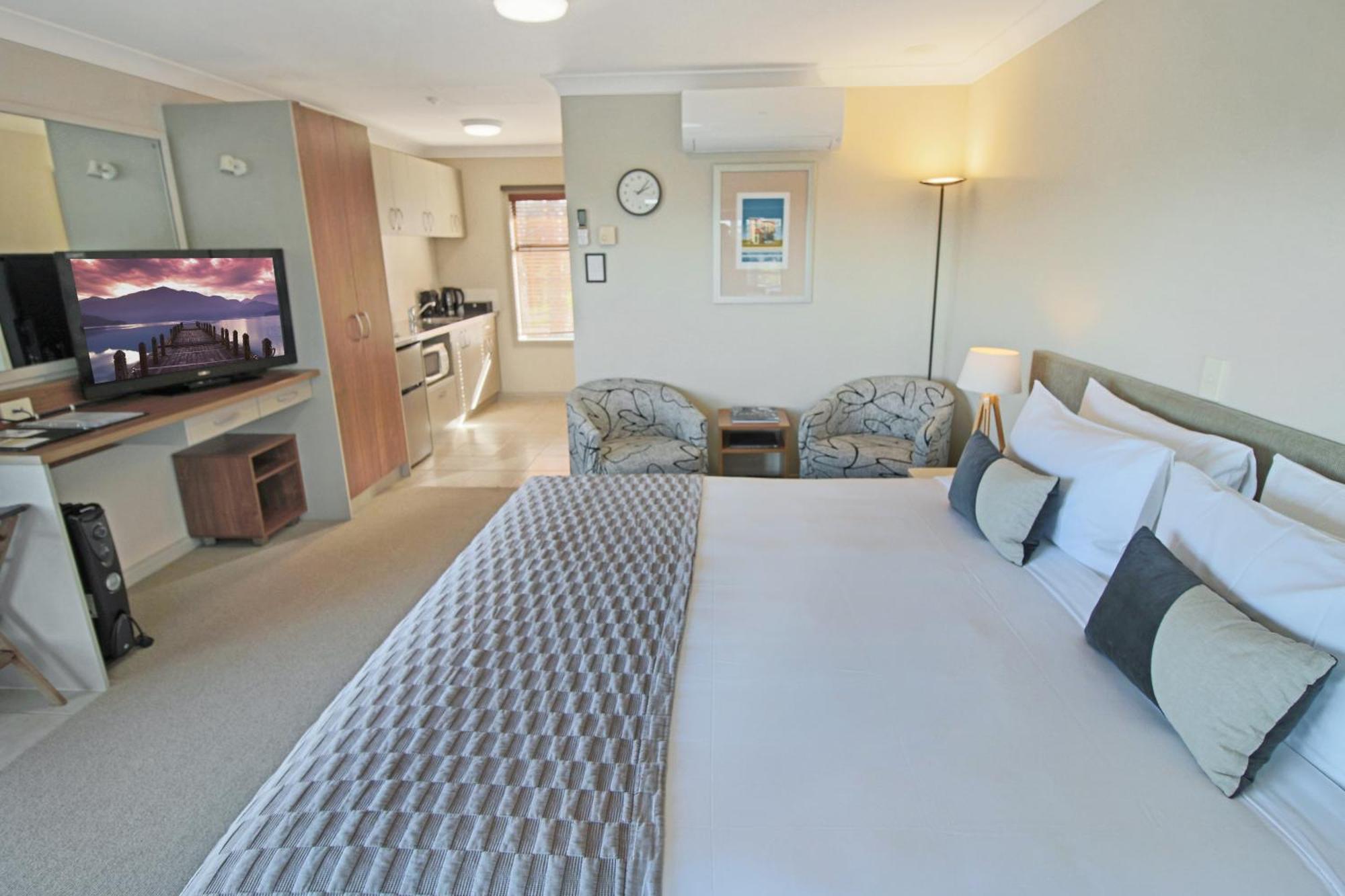 Whangaparaoa Lodge Экстерьер фото