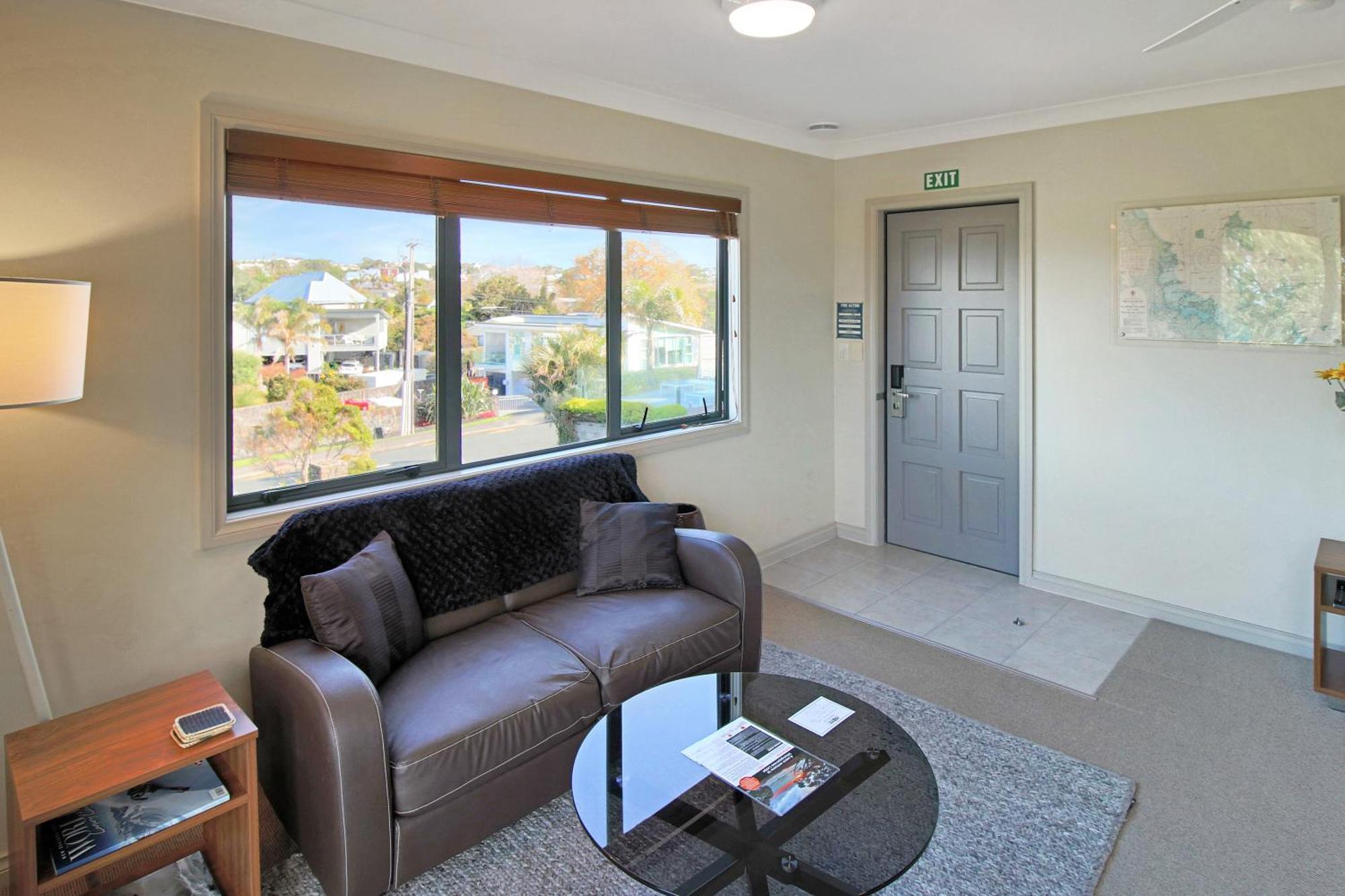 Whangaparaoa Lodge Экстерьер фото