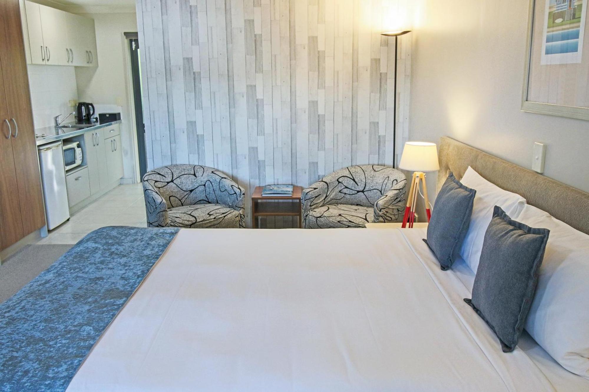 Whangaparaoa Lodge Экстерьер фото