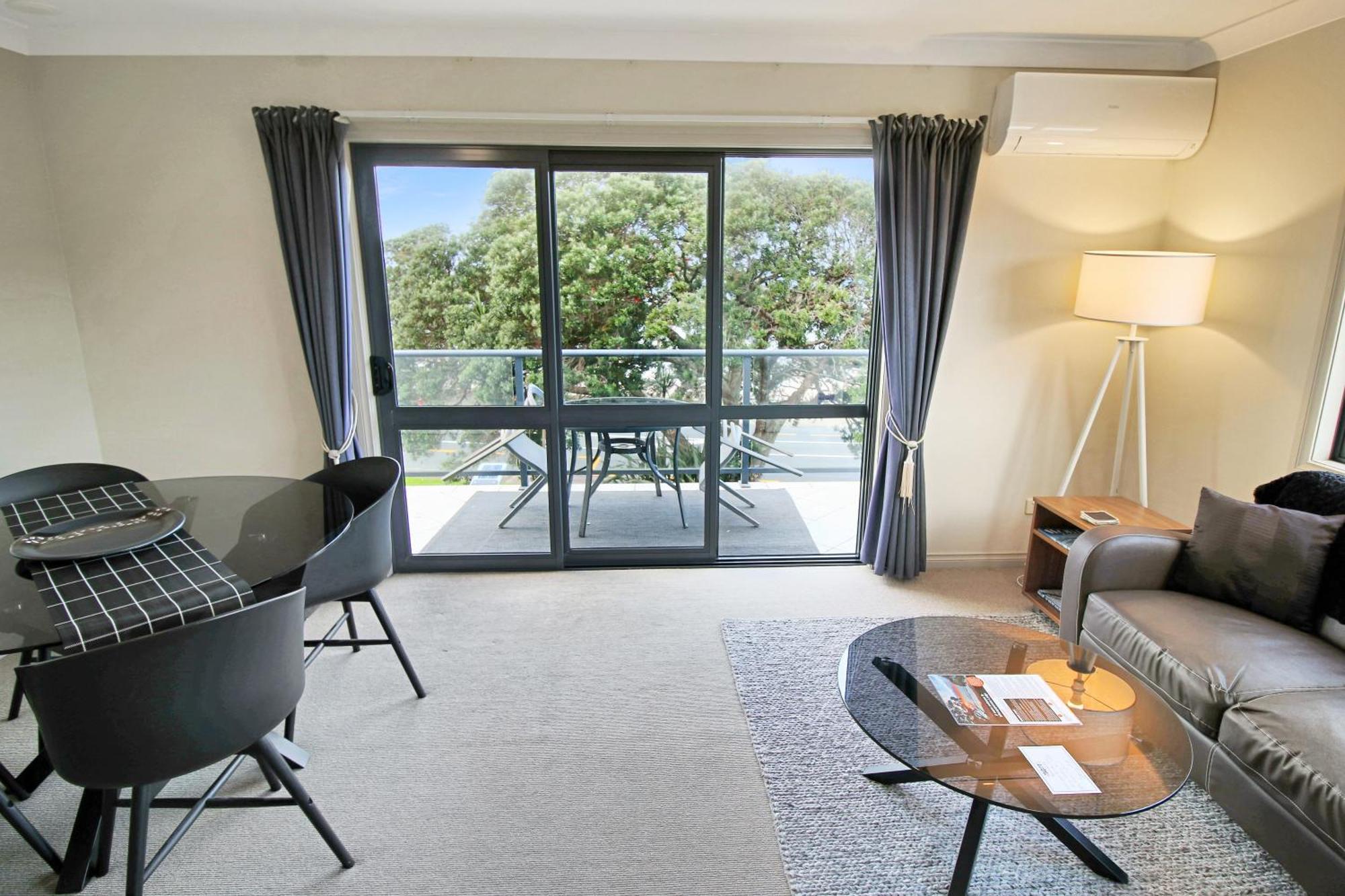 Whangaparaoa Lodge Экстерьер фото