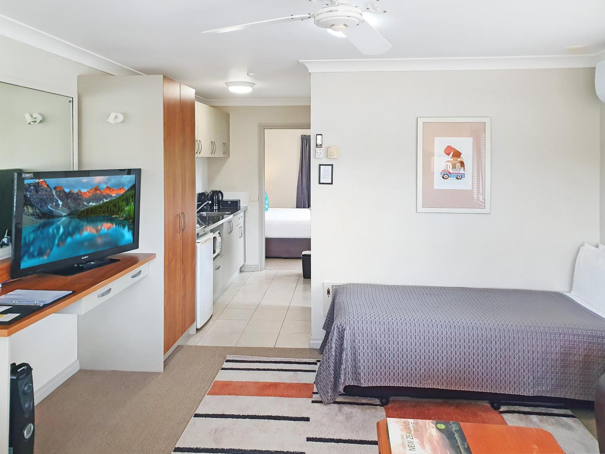 Whangaparaoa Lodge Экстерьер фото