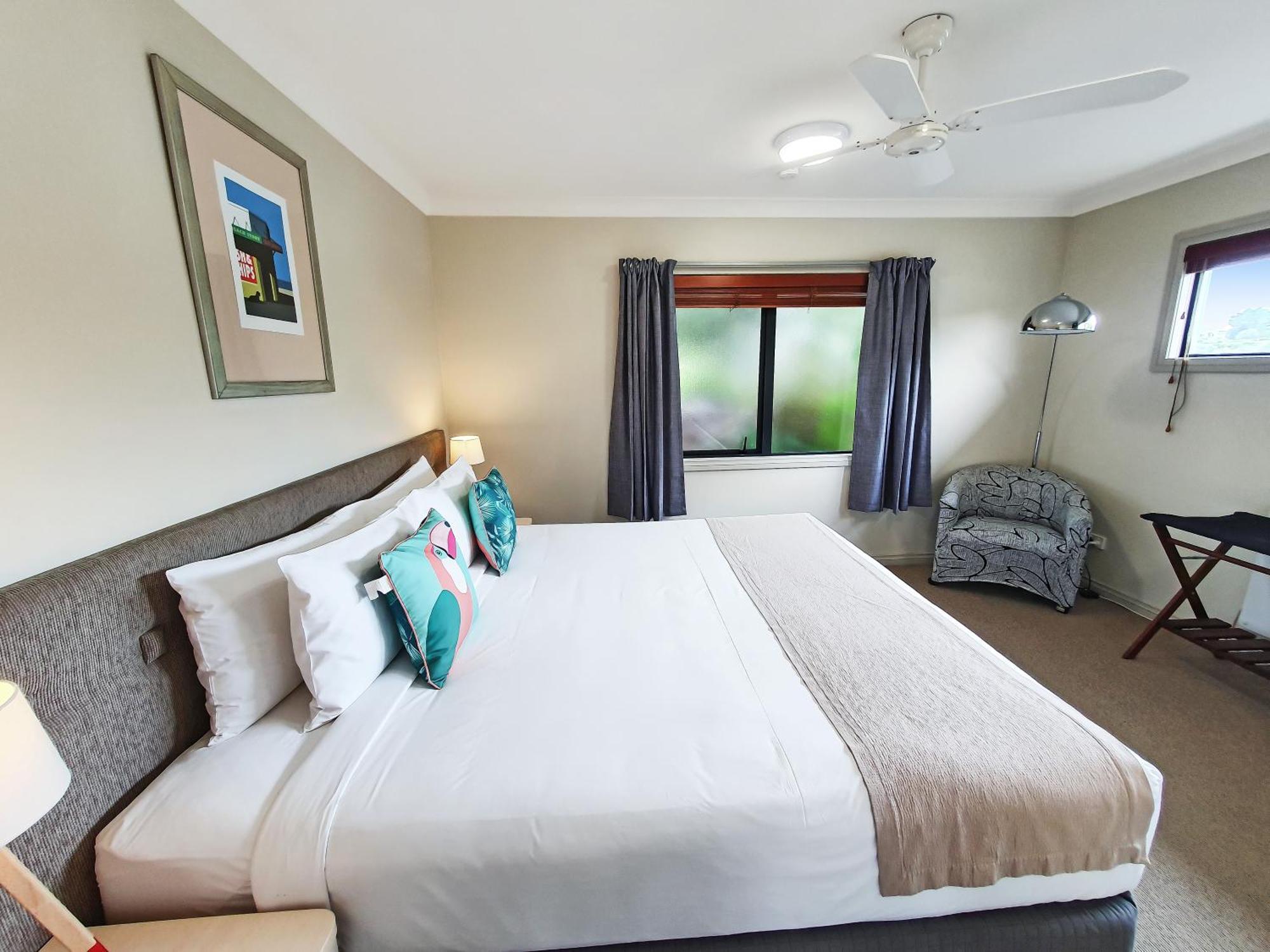 Whangaparaoa Lodge Экстерьер фото