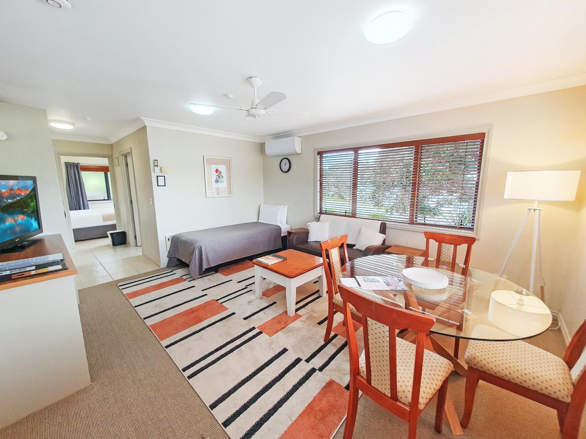 Whangaparaoa Lodge Экстерьер фото