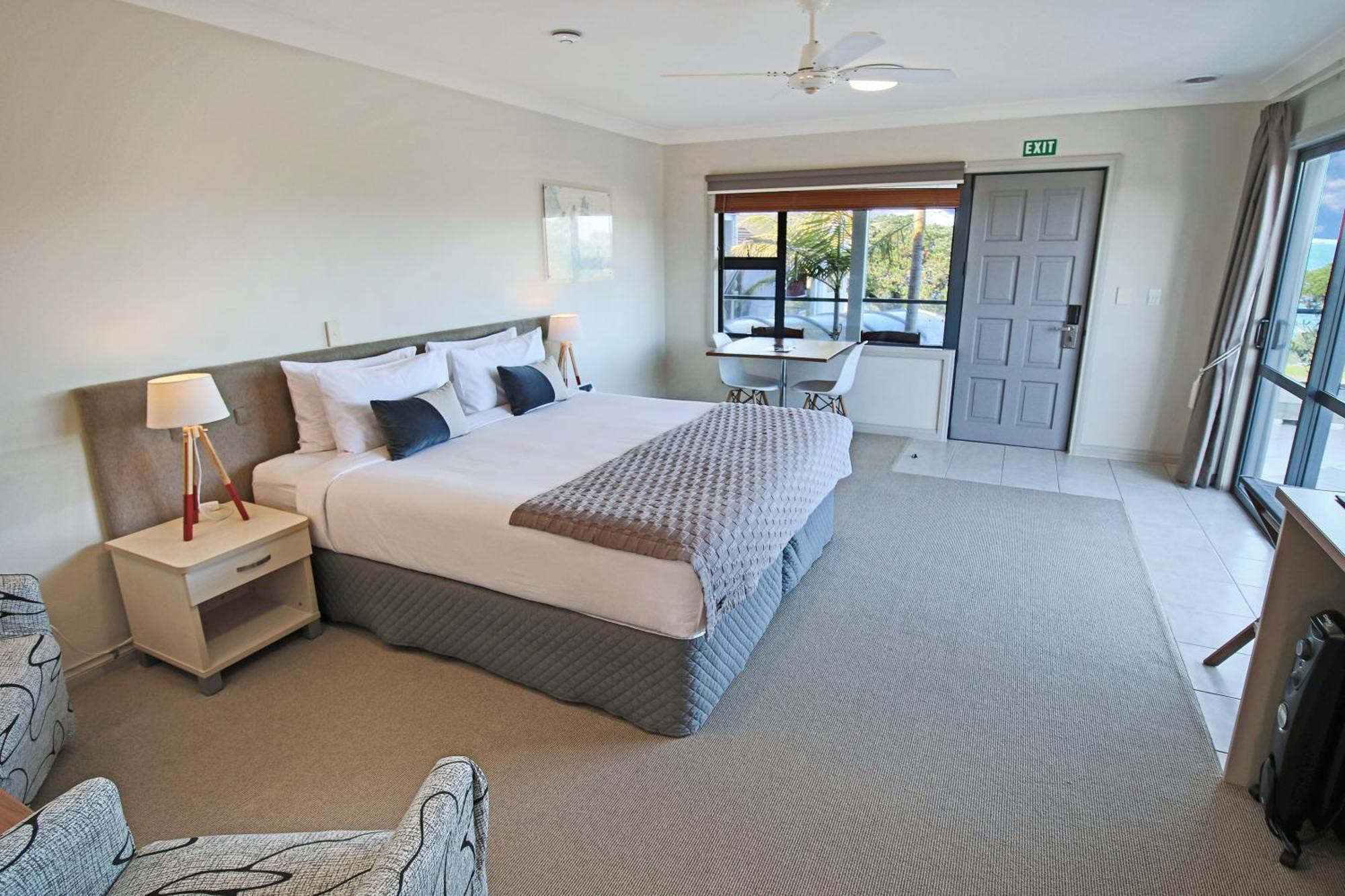 Whangaparaoa Lodge Экстерьер фото