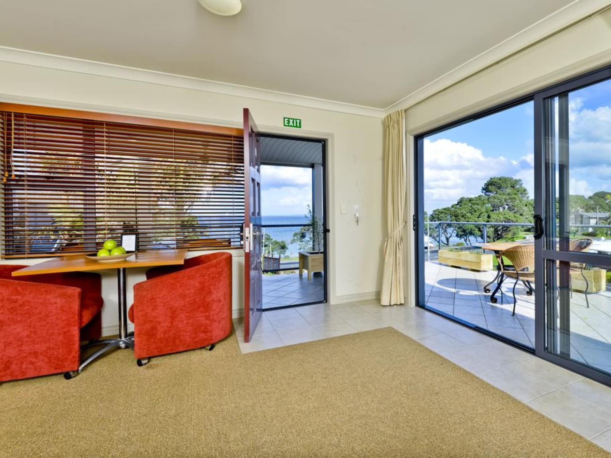 Whangaparaoa Lodge Экстерьер фото